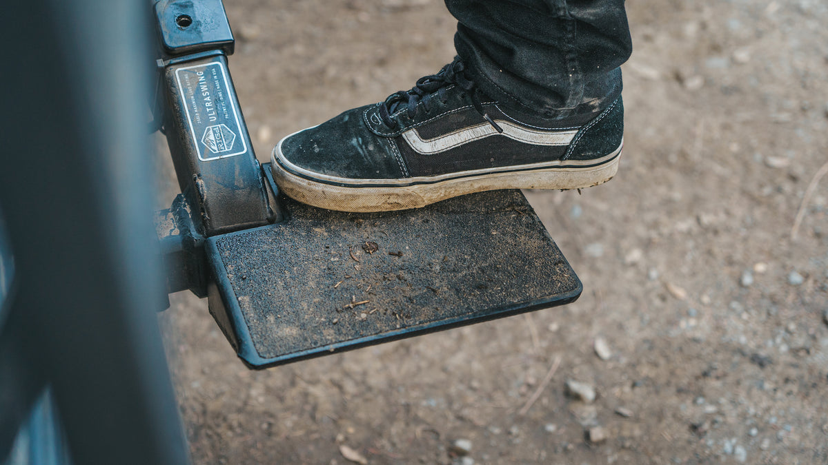 bumper step swing out tire carrier 